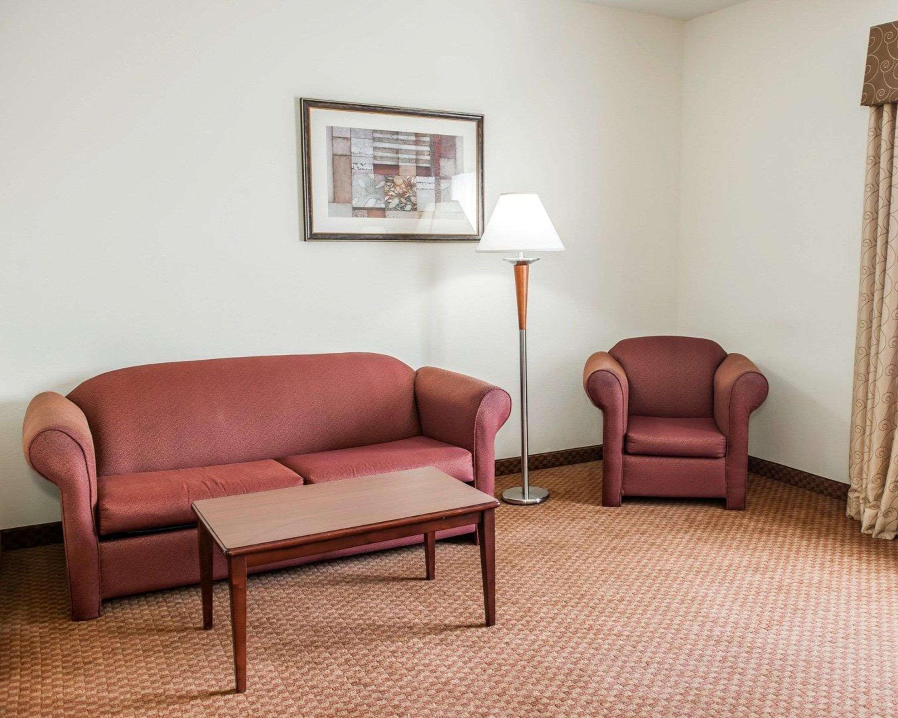 Comfort Suites Near Indianapolis Airport Exterior photo