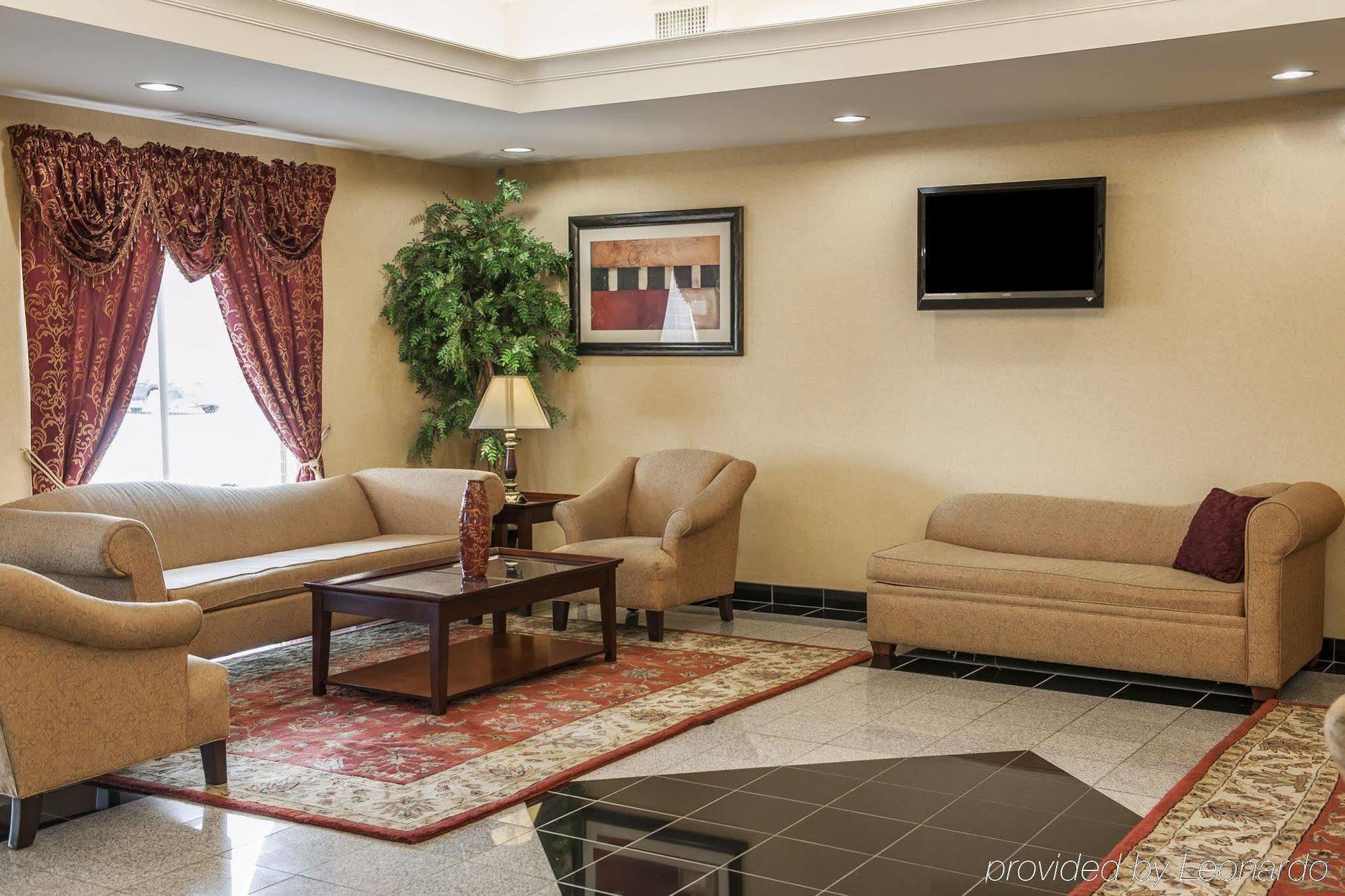 Comfort Suites Near Indianapolis Airport Exterior photo