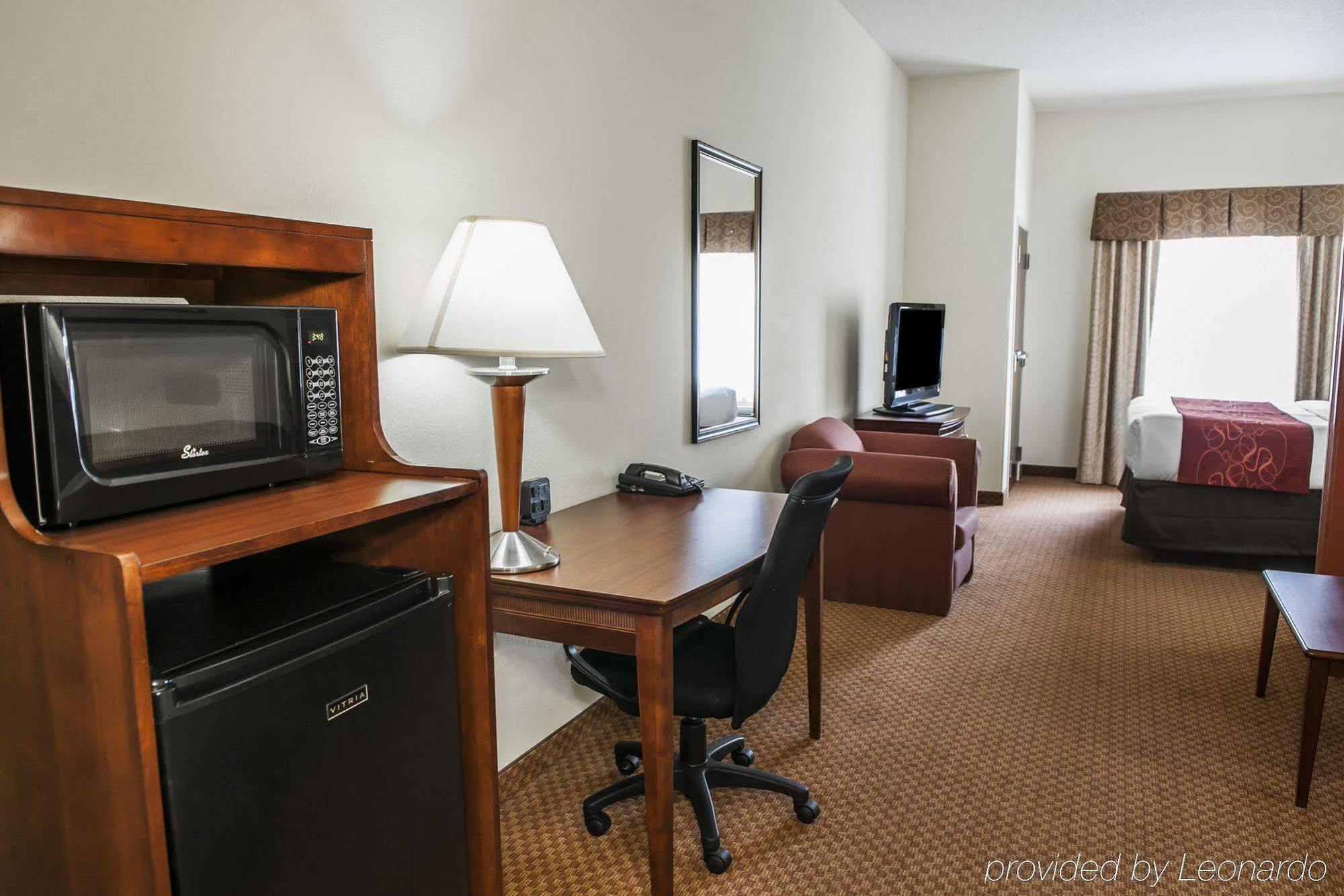 Comfort Suites Near Indianapolis Airport Exterior photo