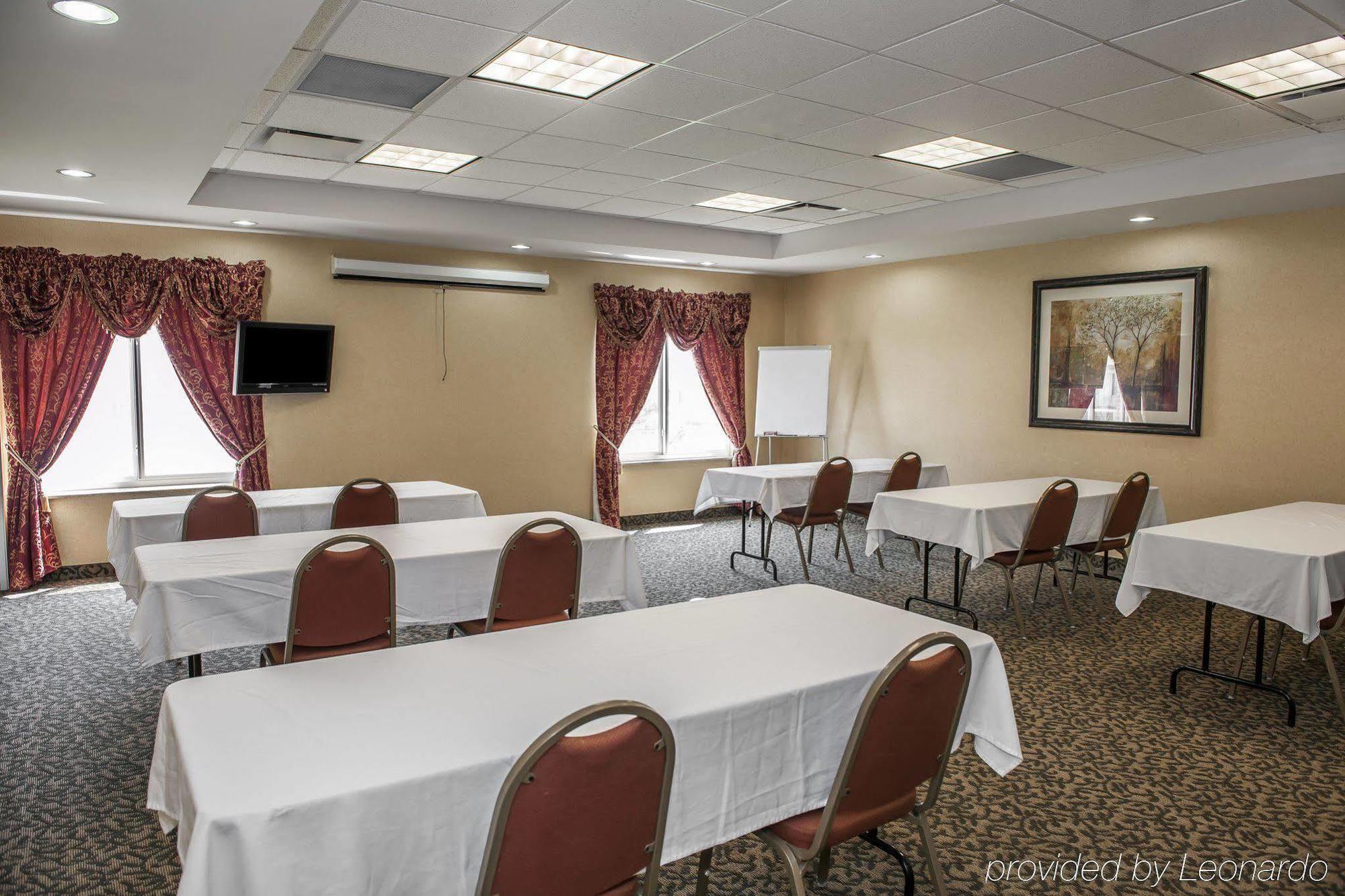 Comfort Suites Near Indianapolis Airport Exterior photo